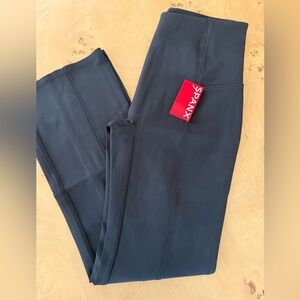 SPANXshape
Scuba Micro Flare Legging Black Medium Petite NWT